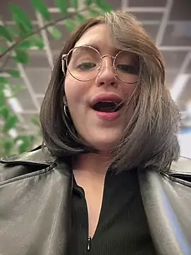 meow girl online show from 03/16/25, 10:55