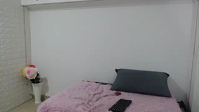 Snapshot of Vanse_lust chatting on 01/21/25, 12:57 Vanse lust online show from 01/21/25, 12:57