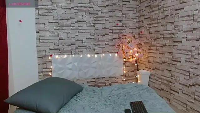 Snapshot of Vanse_lust chatting on 02/05/25, 12:20 Vanse lust online show from 02/05/25, 12:20