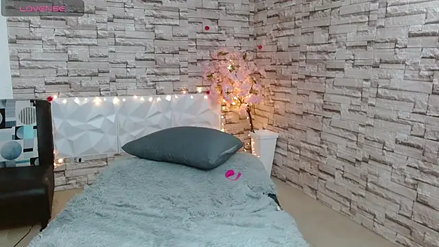 Snapshot of Vanse_lust chatting on 03/06/25, 12:32 Vanse lust online show from 03/06/25, 12:32