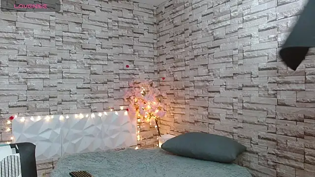 Snapshot of Vanse_lust chatting on 03/17/25, 10:49 Vanse lust online show from 03/17/25, 10:49