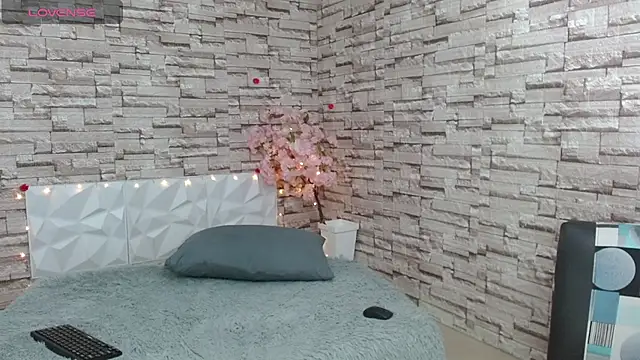 Snapshot of Vanse_lust chatting on 03/22/25, 02:16 Vanse lust online show from 03/22/25, 02:16