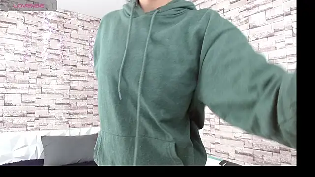 Snapshot of Vanse_lust chatting on 09/17/25, 06:20 Vanse lust online show from 09/17/25, 06:20