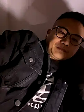 lixiaoshuai8 online show from 12/15/25, 06:39