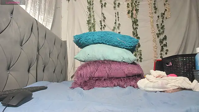 imtiffany w online show from 10/06/25, 01:52