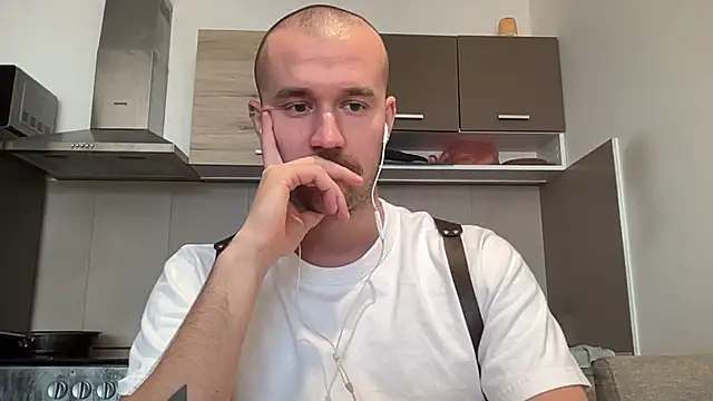 Snapshot of cute_mark chatting on 12/20/24, 10:16 cute mark online show from 12/20/24, 10:16