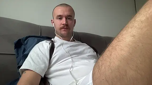 Snapshot of cute_mark chatting on 12/21/24, 07:03 cute mark online show from 12/21/24, 07:03