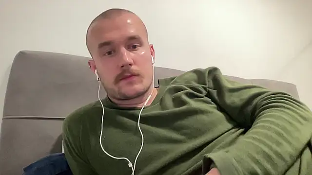 Snapshot of cute_mark chatting on 12/21/24, 05:40 cute mark online show from 12/21/24, 05:40