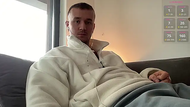 Snapshot of cute_mark chatting on 02/15/25, 08:44 cute mark online show from 02/15/25, 08:44