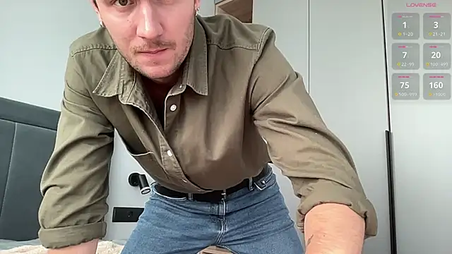 Snapshot of cute_mark chatting on 09/21/25, 12:18 cute mark online show from 09/21/25, 12:18