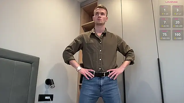 Snapshot of cute_mark chatting on 10/29/25, 01:24 cute mark online show from 10/29/25, 01:24