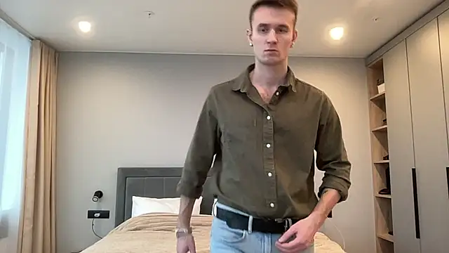 Snapshot of cute_mark chatting on 11/08/25, 12:16 cute mark online show from 11/08/25, 12:16