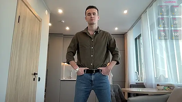 Snapshot of cute_mark chatting on 11/15/25, 08:33 cute mark online show from 11/15/25, 08:33