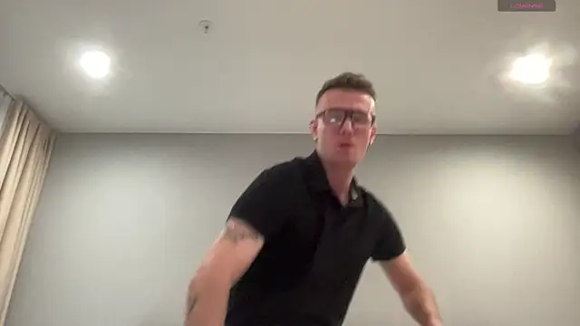 Snapshot of cute_mark chatting on 11/18/25, 08:13 cute mark online show from 11/18/25, 08:13