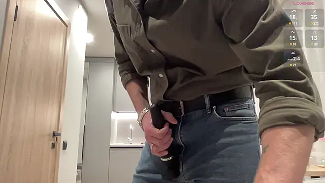 Snapshot of cute_mark chatting on 11/25/25, 05:18 cute mark online show from 11/25/25, 05:18