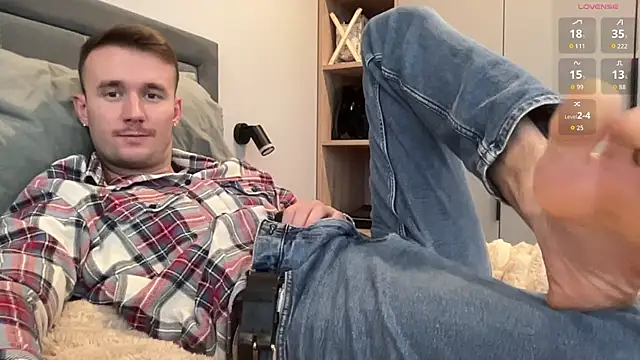 Snapshot of cute_mark chatting on 11/30/25, 12:20 cute mark online show from 11/30/25, 12:20