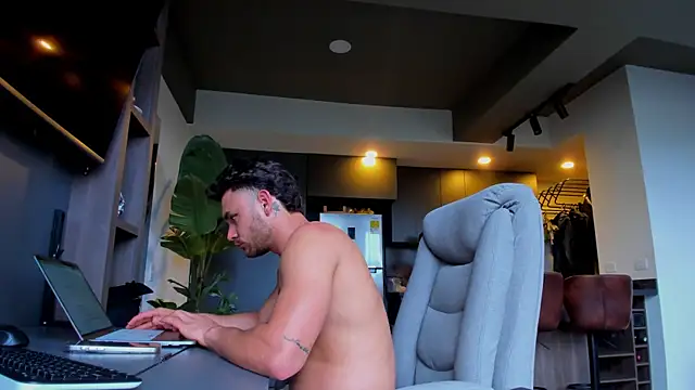 Maximo Marcelo online show from 04/16/26, 09:39