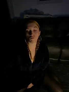 Snapshot of Stoner_BarbieXX chatting on 11/19/25, 10:32 Stoner BarbieXX online show from 11/19/25, 10:32