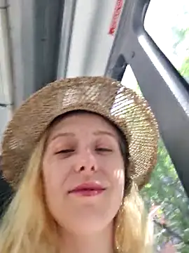 Snapshot of Public_Katrisha chatting on 10/21/25, 03:35 Public Katrisha online show from 10/21/25, 03:35