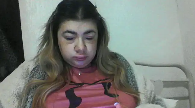 Snapshot of CamilaCherryX chatting on 01/14/25, 06:17 CamilaCherryX online show from 01/14/25, 06:17