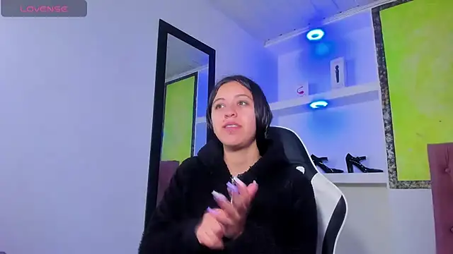 Snapshot of zoe_connor19 chatting on 11/08/25, 07:12 zoe connor19 online show from 11/08/25, 07:12