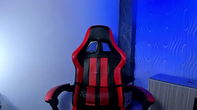 Snapshot of zoe_connor19 chatting on 11/10/25, 08:19 zoe connor19 online show from 11/10/25, 08:19