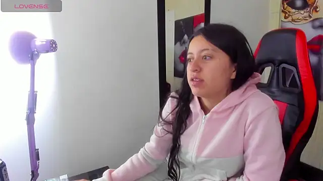 Snapshot of zoe_connor19 chatting on 12/03/25, 07:45 zoe connor19 online show from 12/03/25, 07:45