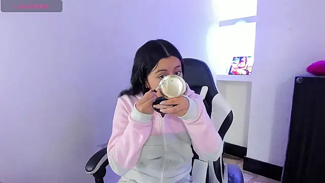 zoe connor19 online show from 03/03/26, 08:04