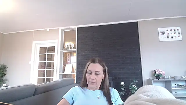 Snapshot of Xena_UK chatting on 12/13/24, 10:19 Xena UK online show from 12/13/24, 10:19