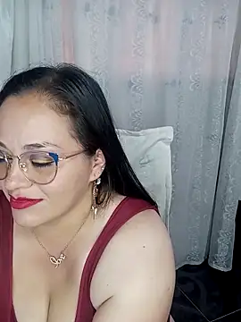 Snapshot of emily_sweet13 chatting on 03/04/25, 10:49 emily sweet13 online show from 03/04/25, 10:49