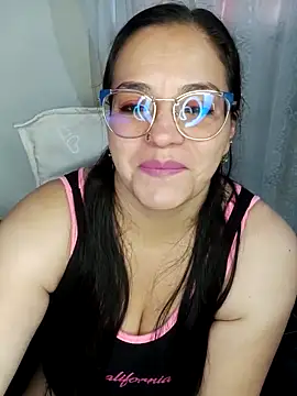Snapshot of emily_sweet13 chatting on 03/19/25, 12:23 emily sweet13 online show from 03/19/25, 12:23