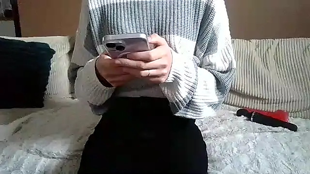 Petite moi online show from 03/12/26, 12:11