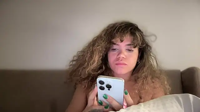 Snapshot of brithneysquirt chatting on 09/18/25, 02:57 brithneysquirt online show from 09/18/25, 02:57