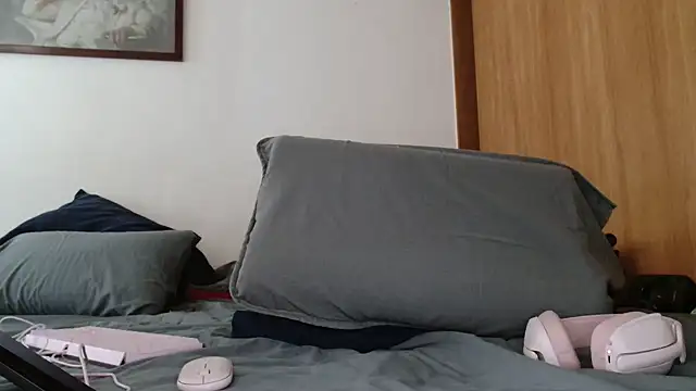 Snapshot of DirtyDi97 chatting on 09/25/25, 03:38 DirtyDi97 online show from 09/25/25, 03:38