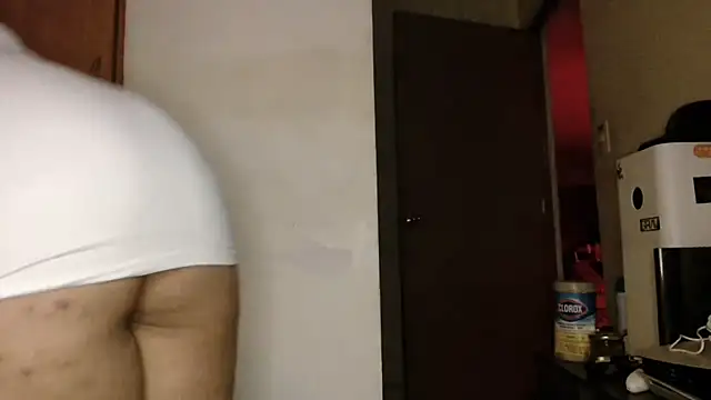 Snapshot of DirtyDi97 chatting on 09/26/25, 03:43 DirtyDi97 online show from 09/26/25, 03:43