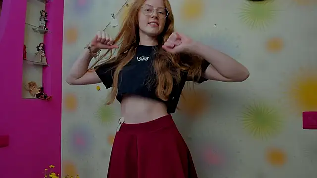 Snapshot of Fire_Luna chatting on 09/17/25, 06:15 Fire Luna online show from 09/17/25, 06:15