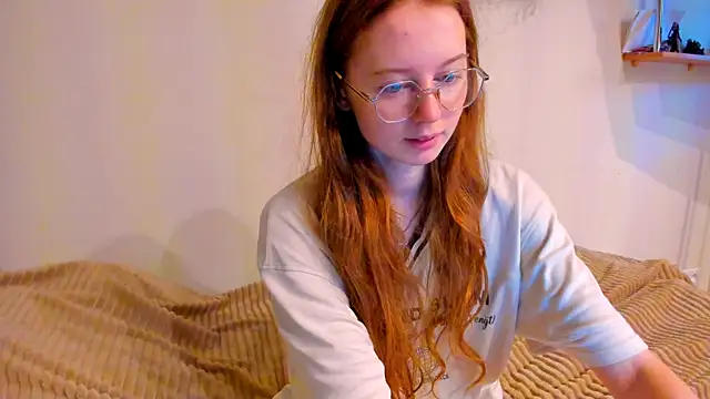 Fire Luna online show from 12/02/25, 04:40