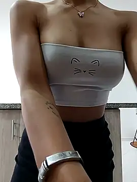 Snapshot of vanyacam_ chatting on 01/10/25, 12:15 vanyacam online show from 01/10/25, 12:15