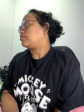 Snapshot of angela_angels_ chatting on 10/19/25, 12:33 angela angels online show from 10/19/25, 12:33