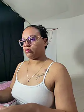 Snapshot of angela_angels_ chatting on 06/10/26, 01:28 angela angels online show from 06/10/26, 01:28