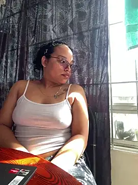 Snapshot of angela_angels_ chatting on 06/10/26, 01:32 angela angels online show from 06/10/26, 01:32
