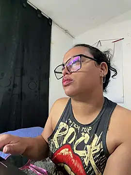 Snapshot of angela_angels_ chatting on 07/05/26, 04:19 angela angels online show from 07/05/26, 04:19