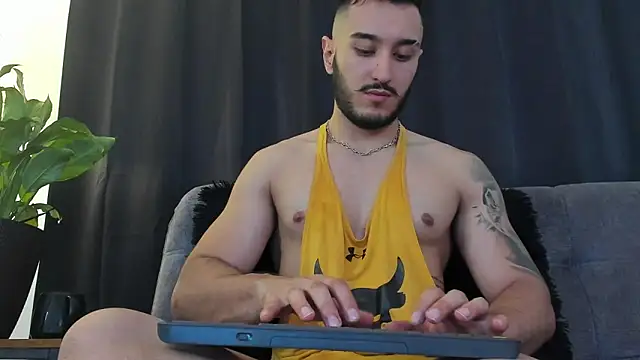 Snapshot of Zionmattis chatting on 12/14/24, 10:28 Zionmattis online show from 12/14/24, 10:28