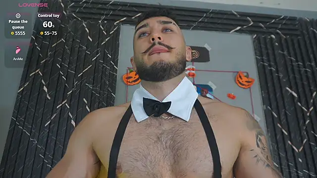 Snapshot of Zionmattis chatting on 10/31/25, 11:06 Zionmattis online show from 10/31/25, 11:06