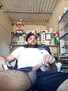 Snapshot of Priynkarani chatting on 12/22/25, 05:15 Priynkarani online show from 12/22/25, 05:15