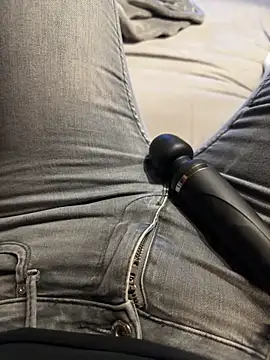 Ana-05 online show from 10/16/25, 06:09