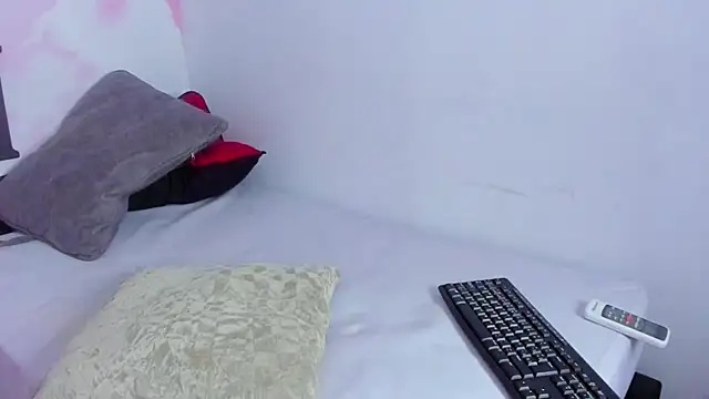 Snapshot of carolayrosse chatting on 02/04/25, 04:15 carolayrosse online show from 02/04/25, 04:15