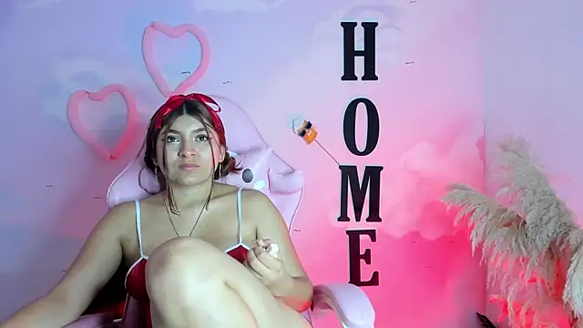 Snapshot of carolayrosse chatting on 02/12/25, 06:08 carolayrosse online show from 02/12/25, 06:08