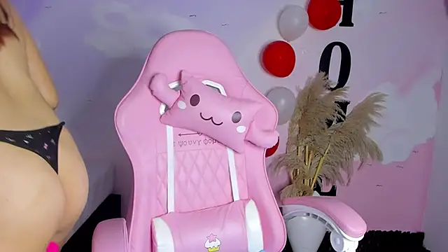 Snapshot of carolayrosse chatting on 02/19/25, 10:12 carolayrosse online show from 02/19/25, 10:12