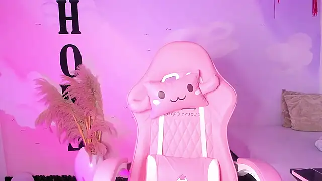 Snapshot of carolayrosse chatting on 02/22/25, 12:38 carolayrosse online show from 02/22/25, 12:38